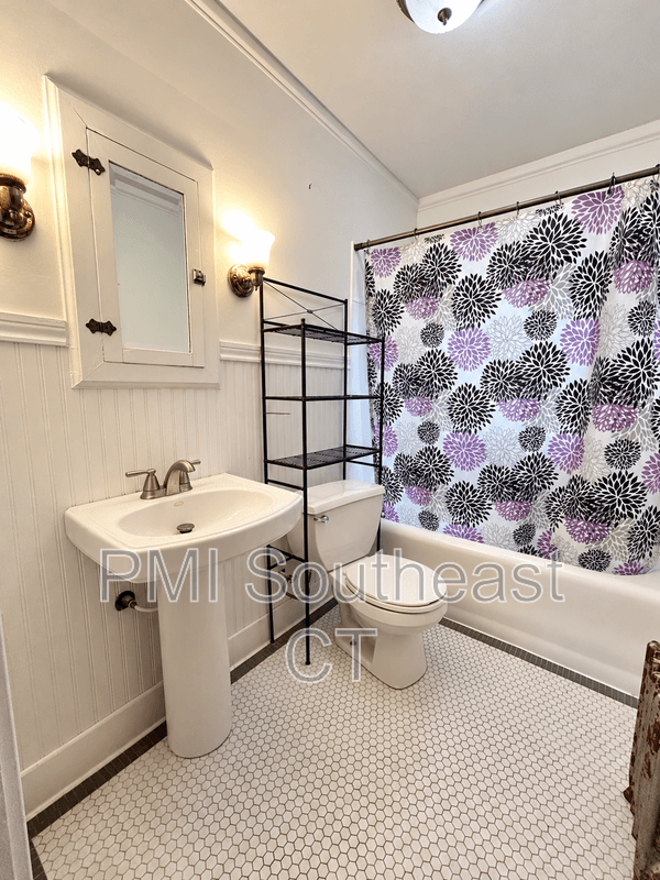 New London Condo: 25 Rogers St