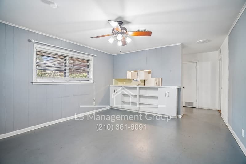 San Antonio House: 106 Springwood Drive