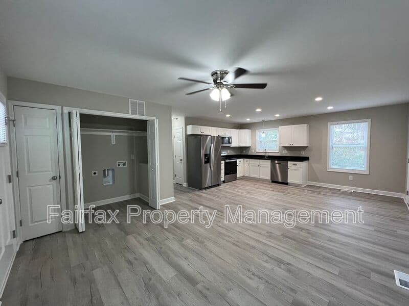Durham House: 2311 Owen St