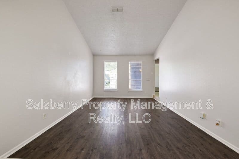 Fort Worth House: 4913 Westlake Drive