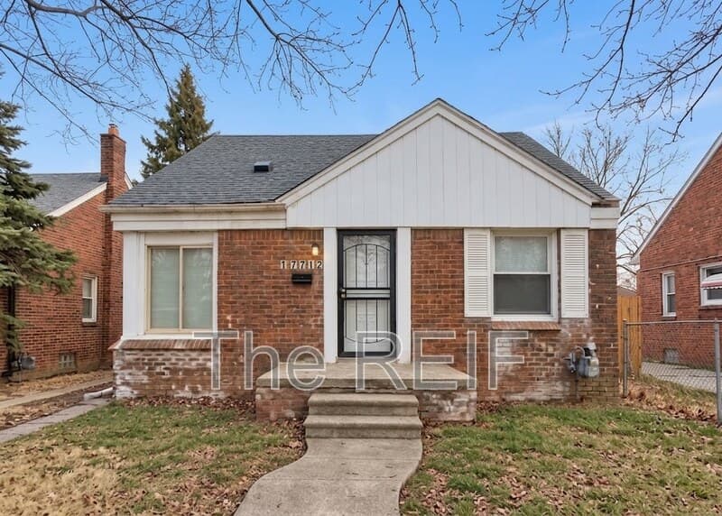 Detroit House: 17712 Lenore Avenue