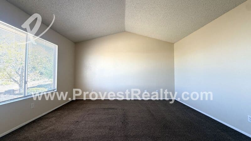 Victorville House: 14601 Pony Trail Rd