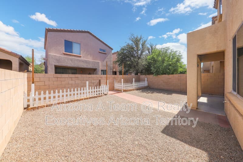 Tucson House: 2262 West Night Air Lane