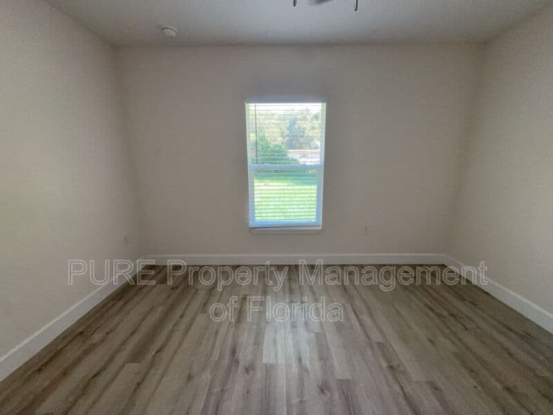 Ocala House: 11165 NW 7th Street