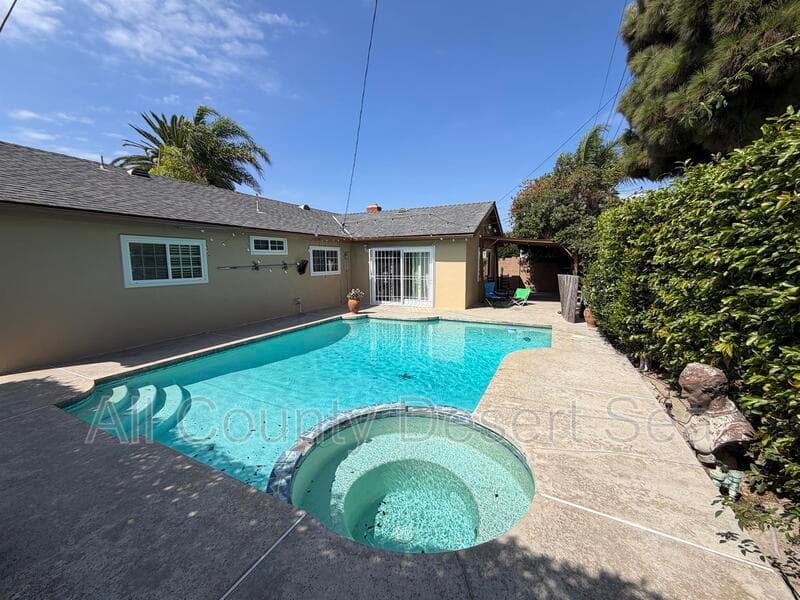 Huntington Beach House: 17542 Wrightwood Ln
