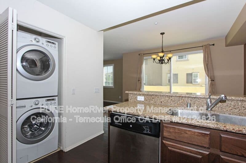 Temecula House: 44916 Honey Locust Dr