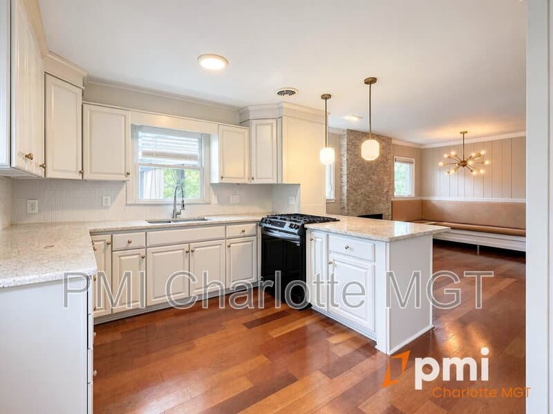 Charlotte House: 1140 Bevis Dr