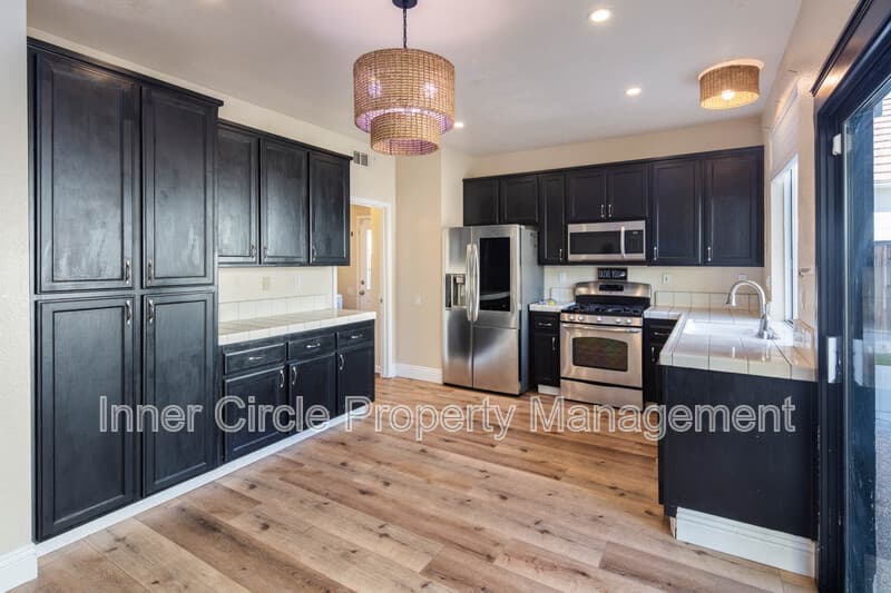 Brentwood House: 342 Chaucer Drive