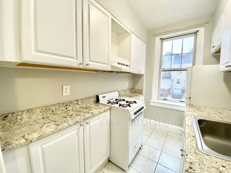 Washington Condo: 2410 20th St, NW