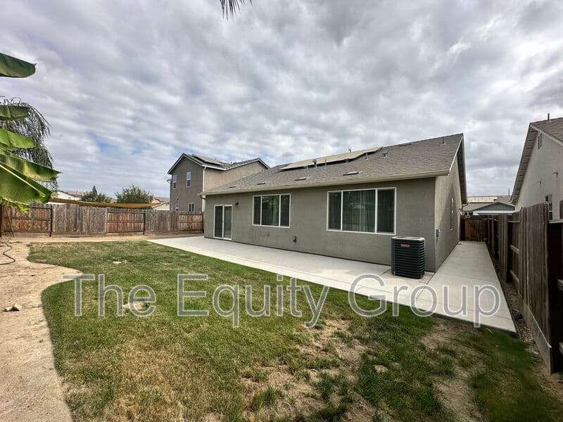 Visalia House: 2231 South Lebec St