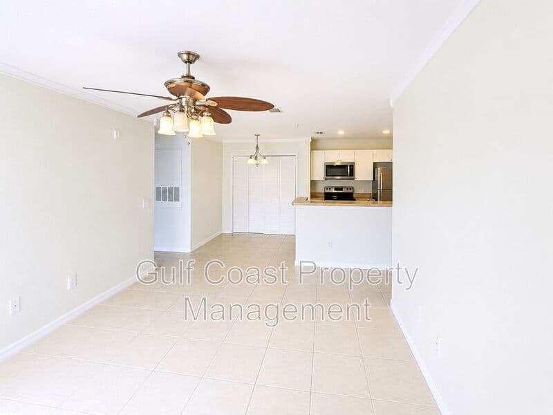 Bradenton House: 4850 51st St West