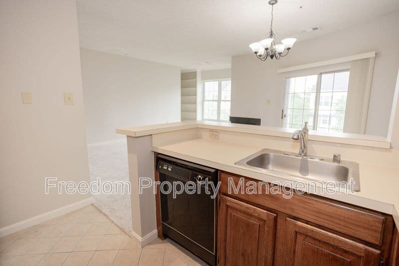 Alexandria Condo: 279 S Pickett St.