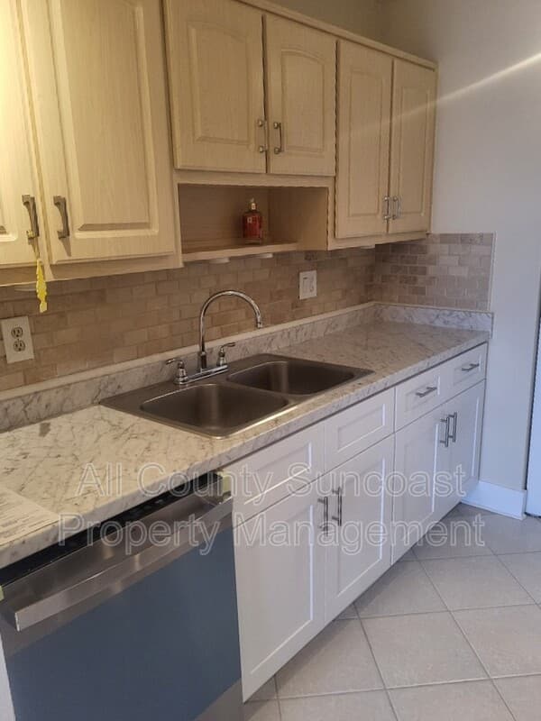 Largo Condo: 1211 11th Circle SE