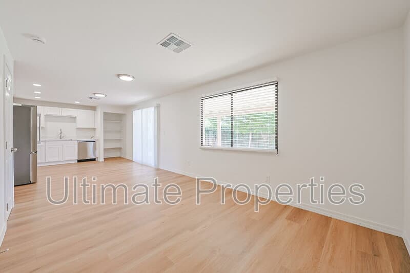 Phoenix House: 1619 W Pershing Ave