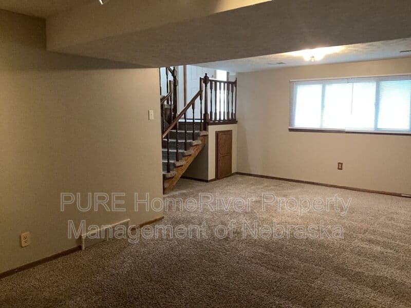 Ralston House: 6723 Woodbine Cir