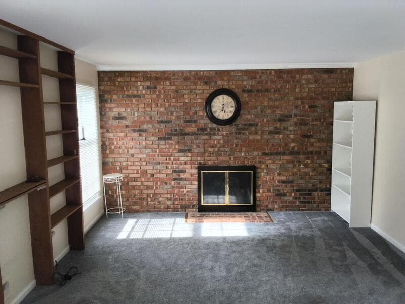 Pittsford House: 4 Old Forge Ln
