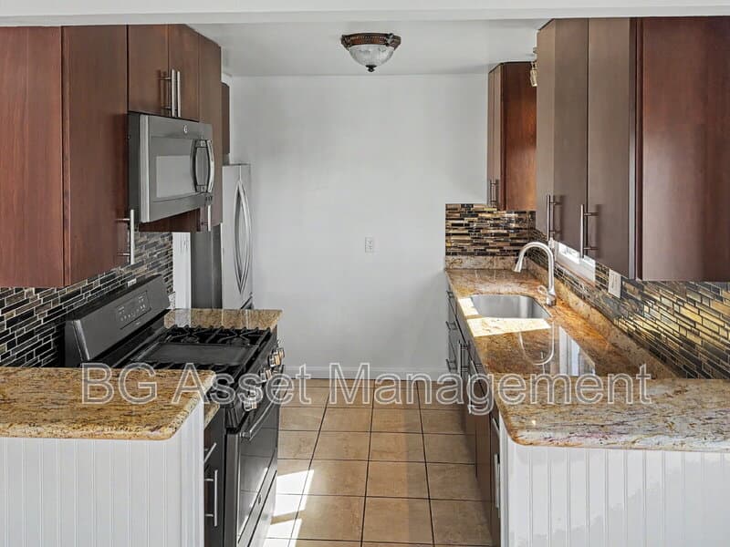 Berkeley Condo: 1919 Curtis Street