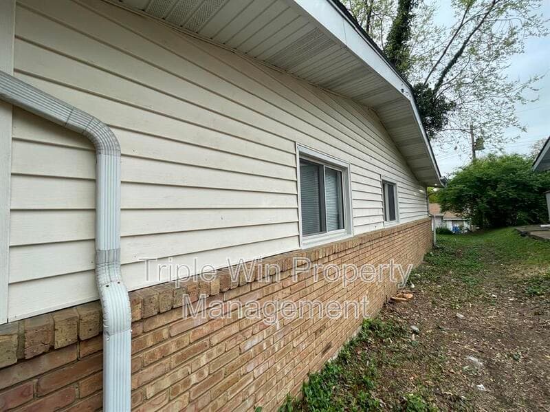 Florissant House: 3125 St Catherine St