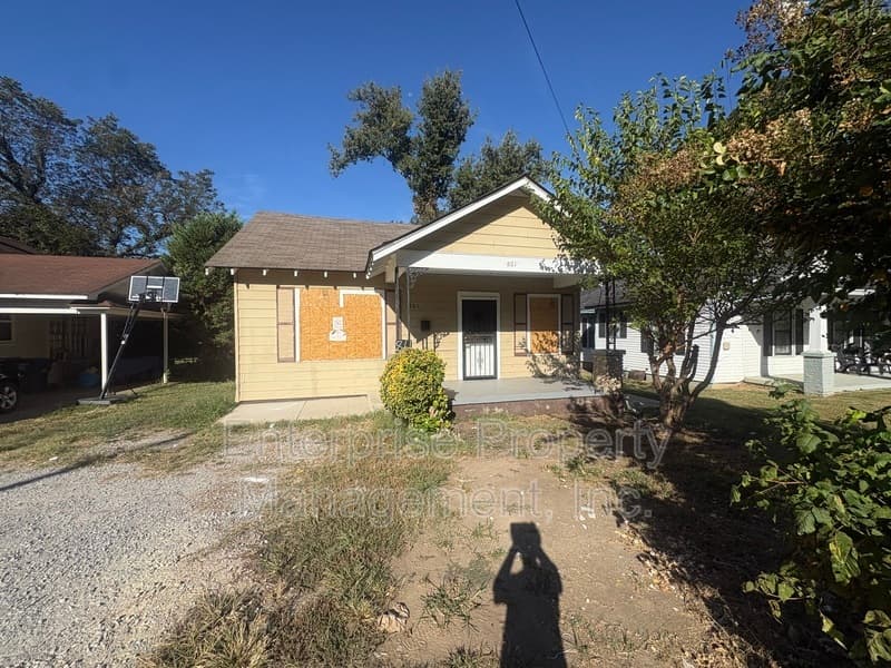 Memphis House: 861 Goodwyn St