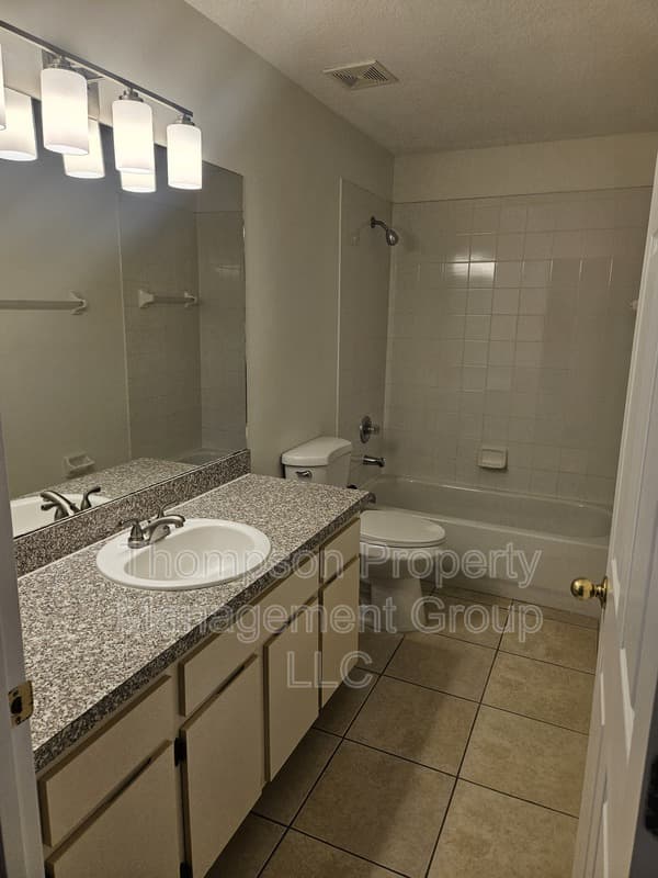 Tampa Townhome: 8512 N Hyaleah Rd