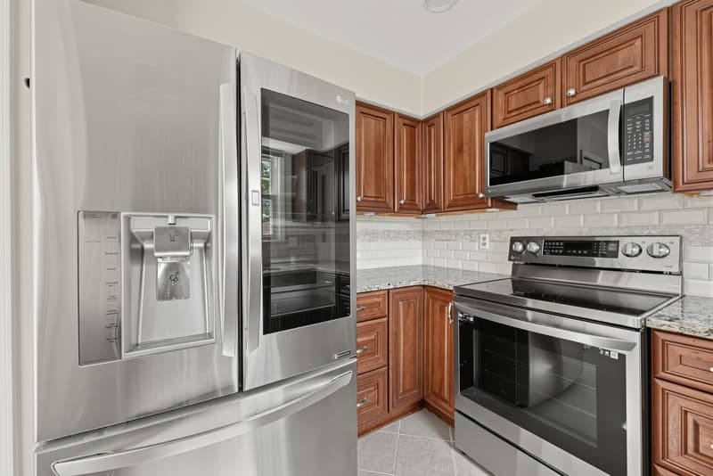 Alexandria House: 7427 Salford Court