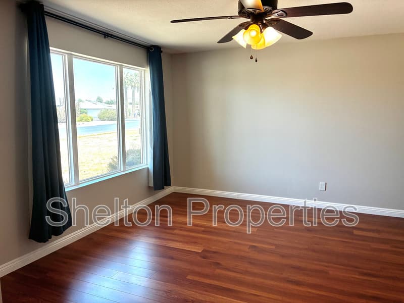 Tempe House: 523 E Malibu Dr