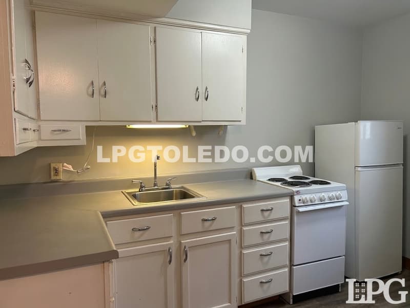 Toledo Condo: 2244 W Sylvania Ave