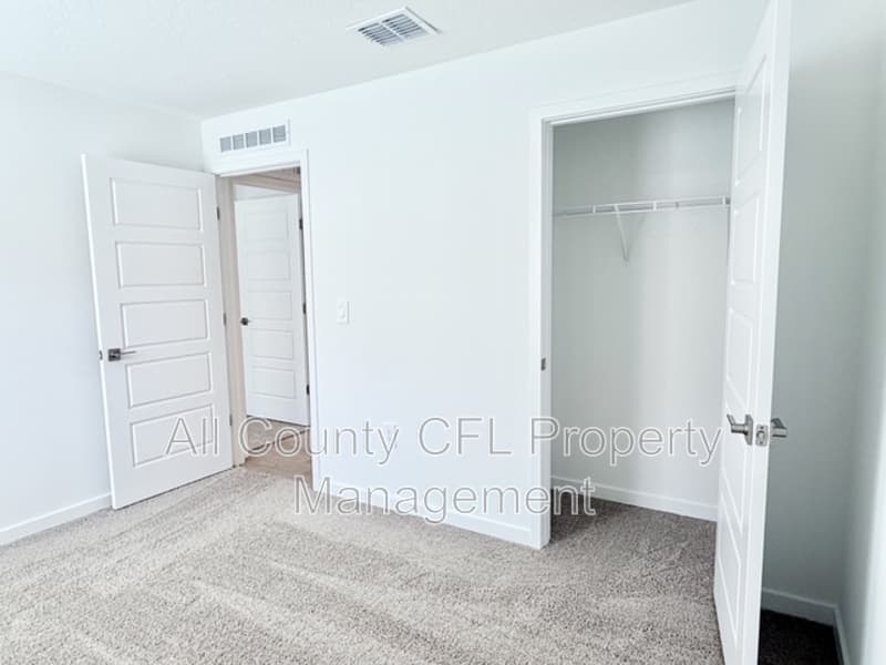 Lady Lake House: 219 Skyfield Court