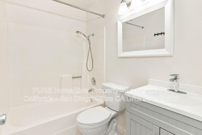 Escondido House: 1007 Howard Ave