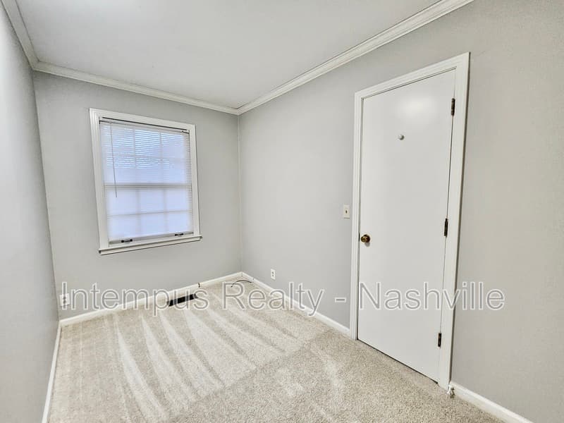 Brentwood House: 8124 Devens Dr