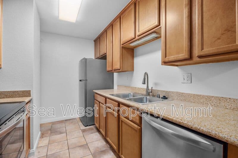 Encinitas Condo: 1730 S El Camino Real