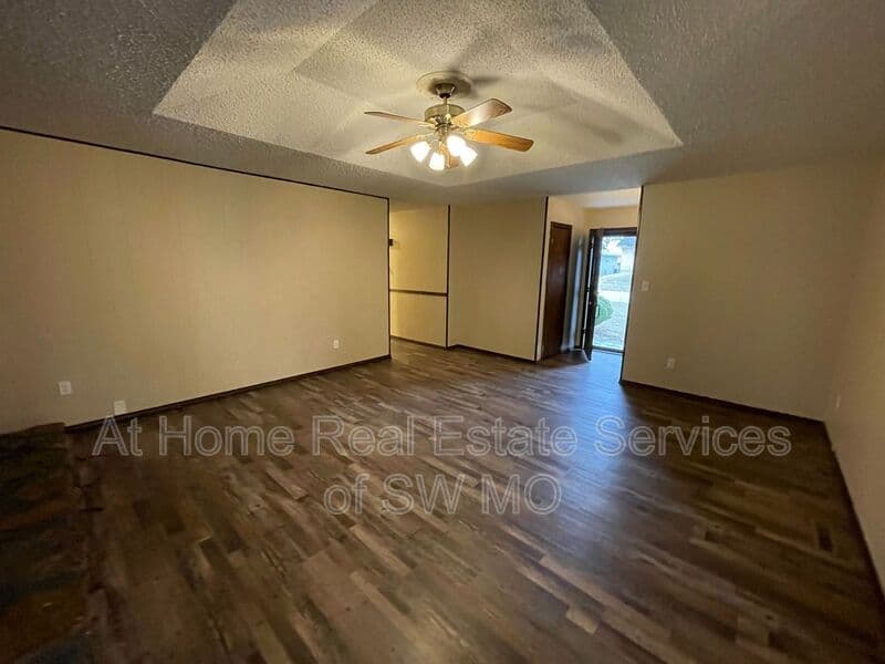 Springfield House: 1359 S John