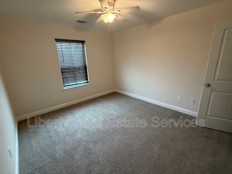 Hinesville House: 224 Whipple Ave