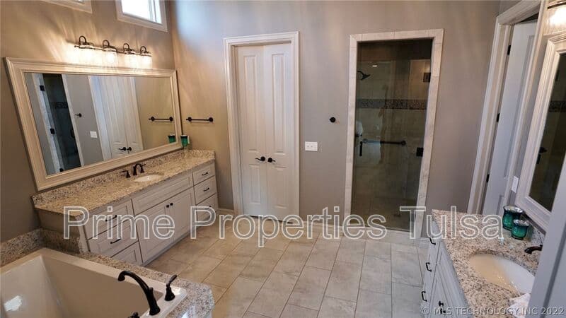 Jenks House: 12912 S 6th St