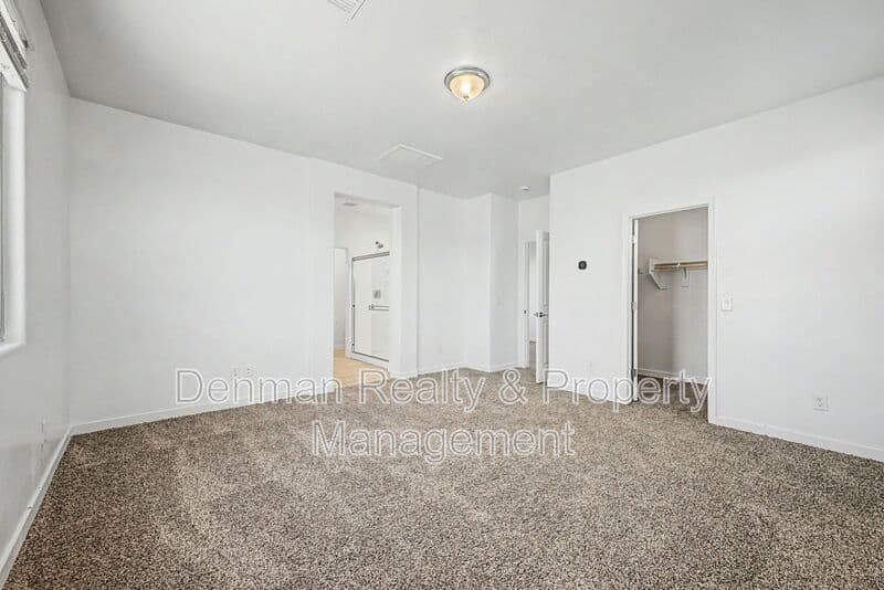 Avondale House: 10984 W. Pierce Street