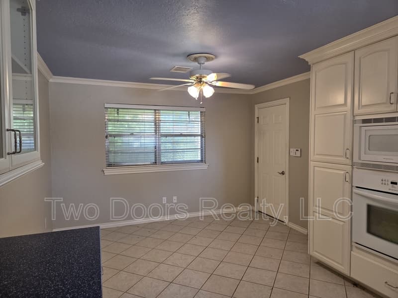 Midwest City House: 3225 N. Ridgewood Dr.