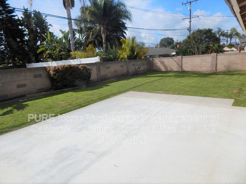 Huntington Beach House: 6092 Larchwood Drive