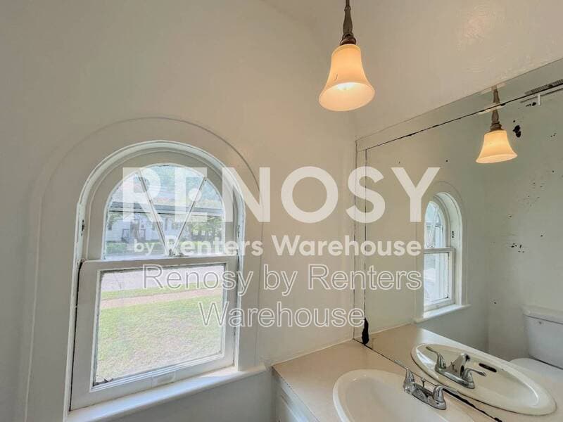 Norfolk House: 1084 Norview Avenue