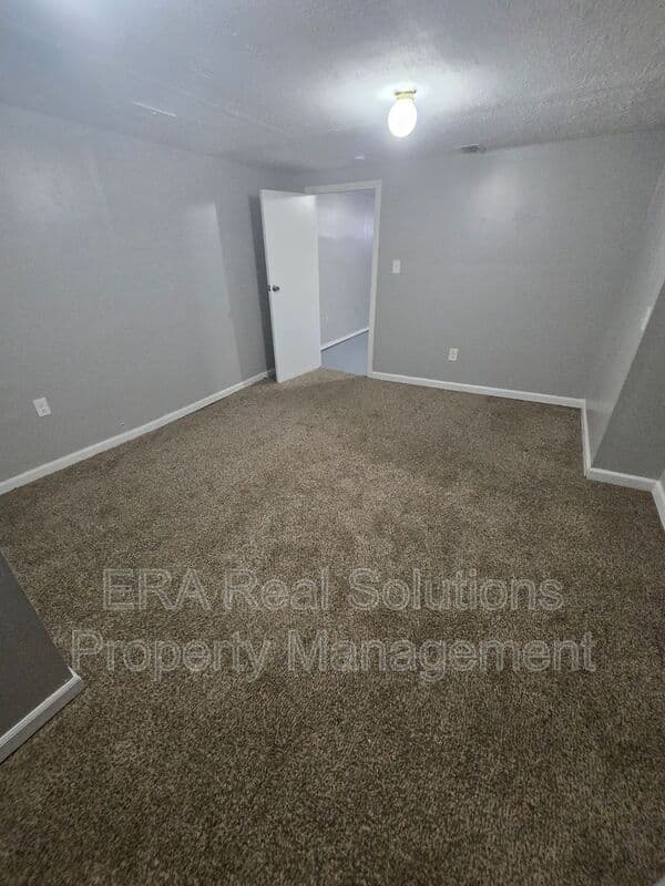 Columbus House: 1494 Selkirk Road