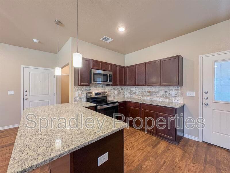 Belton Townhome: 1045B Hibiscus Dr