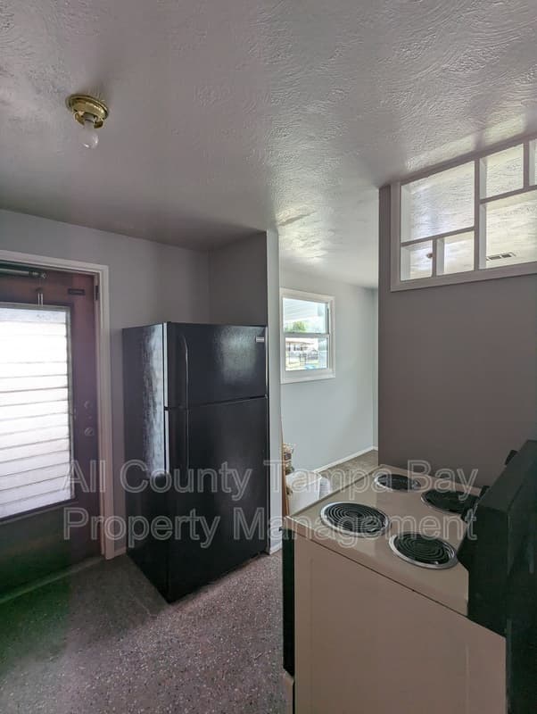 Tampa House: 6021 W Hanna