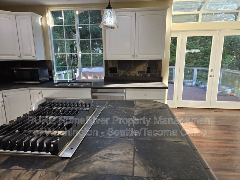 Auburn House: 5316 S 282nd Way