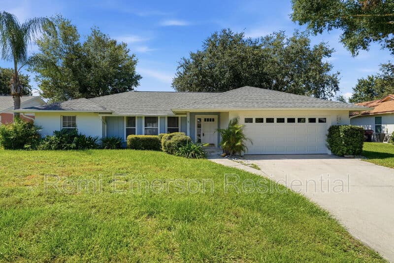 St. Cloud House: 1340 Wood Lake Circle