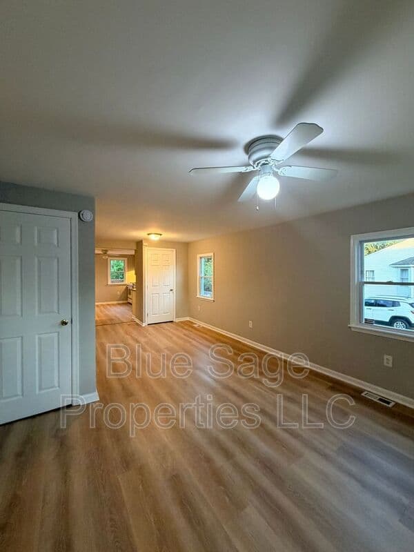 Collingdale House: 424 Pershing Ave