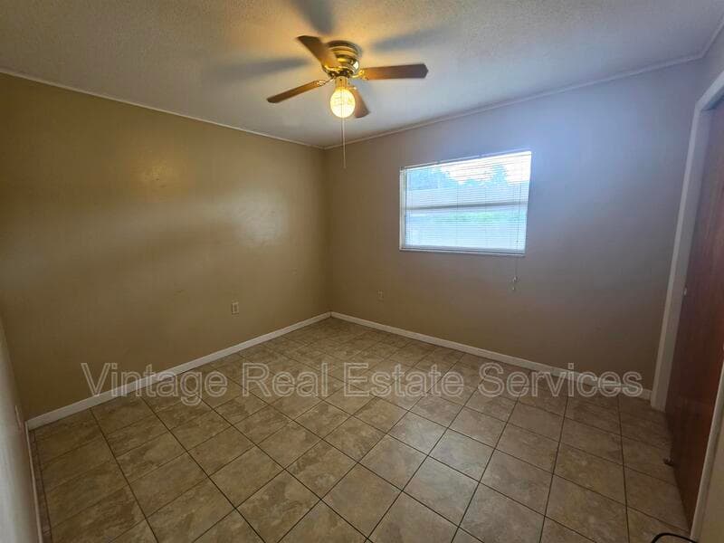 Lakeland House: 1028 Wildwood W