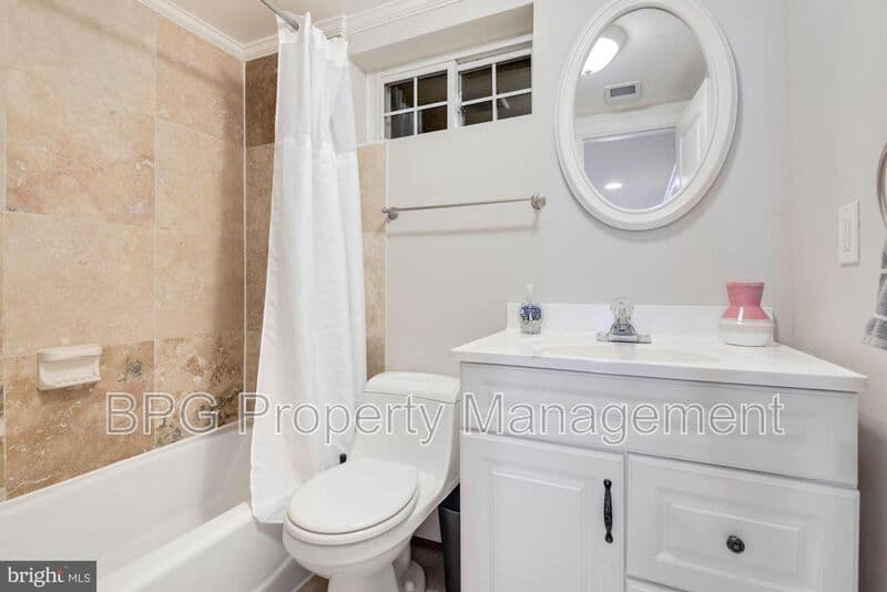Washington House: 431 Manor PL NW