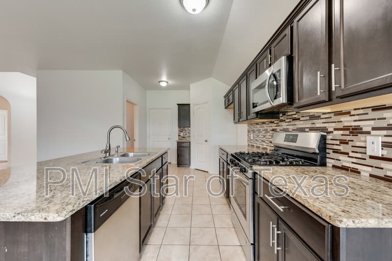 Fort Worth House: 6324 Spokane Drive