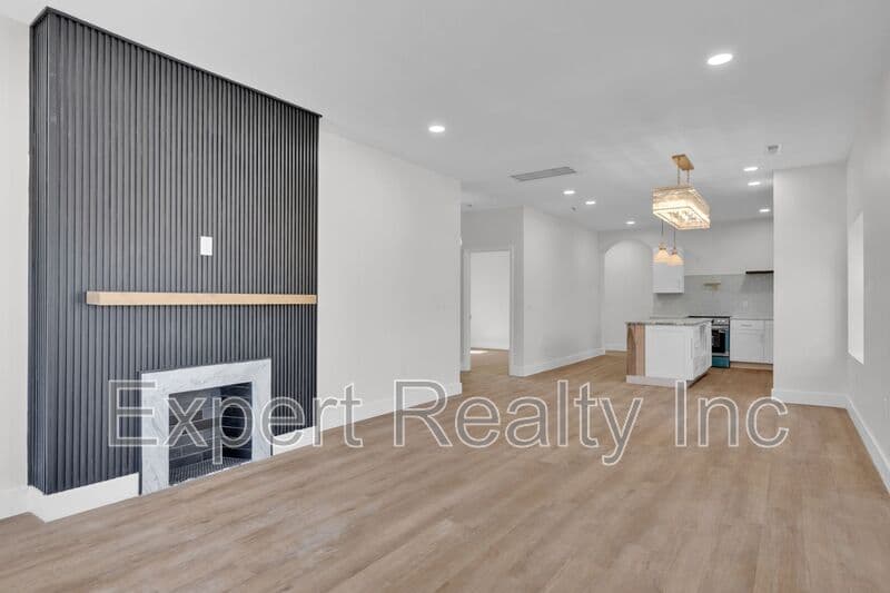 Birmingham House: 1720 34th Pl N