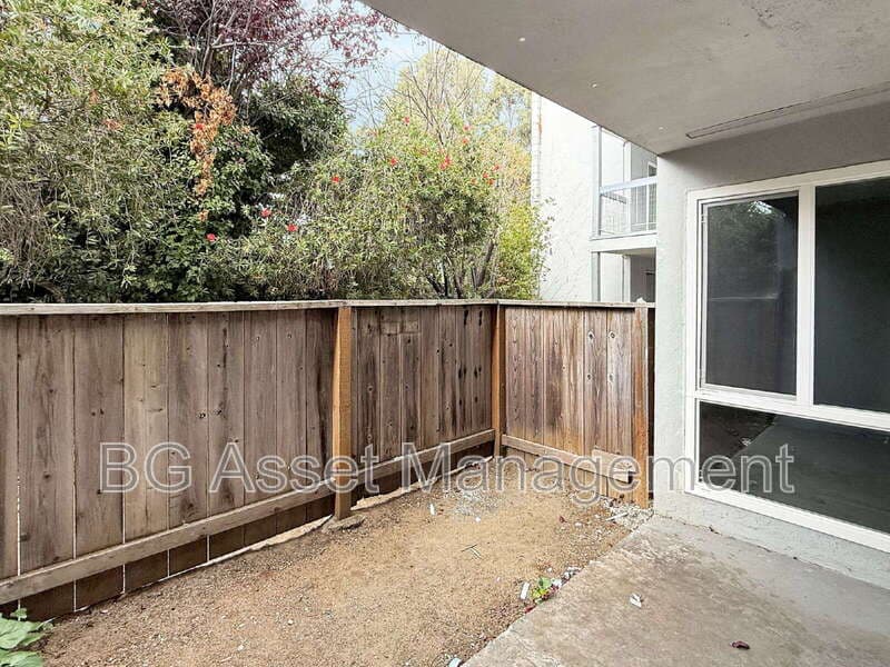Hayward Condo: 944 Fletcher Lane