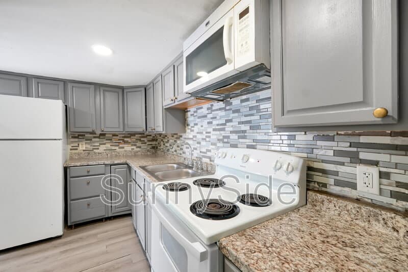 Orlando Condo: 915 W. Oak Ridge Road